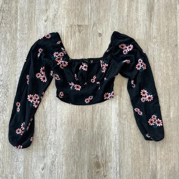 wild fable Tops - Womens Wild Fable Black Floral Crop Top - XS